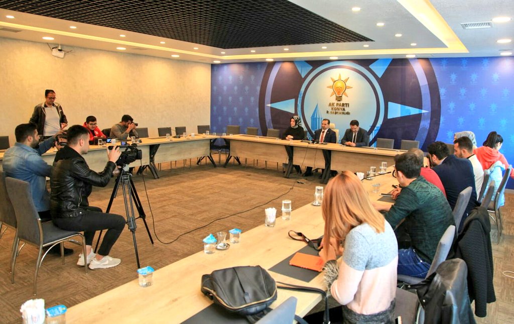 muhdergenel's tweet photo. AK Parti Konya İl binasında milletvekili Hacı Ahmet Özdemir (@haozdemir)
ile birlikte ülke ve dünya gündemini değerlendirdik.
Kapanışı da öz çekim ile tamamladık.
#MUHDER https://t.co/nzD2NoSc66