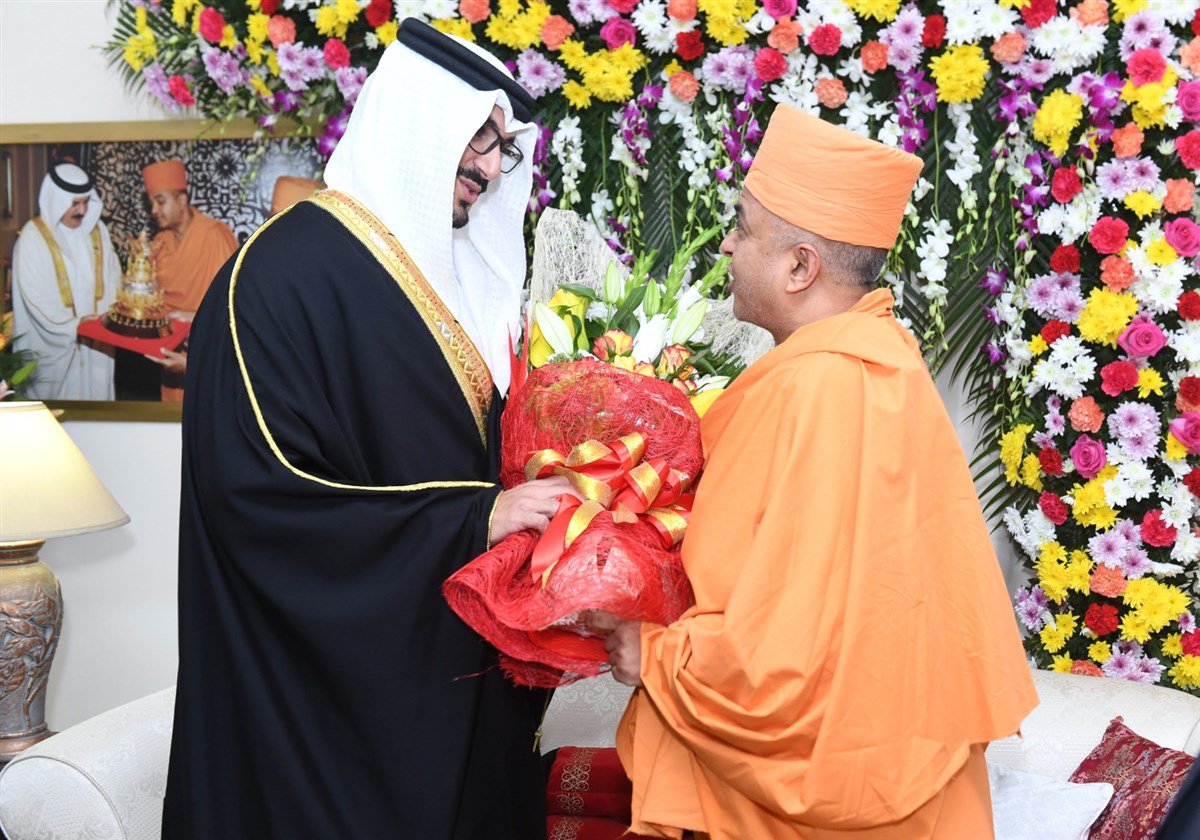 His Highness Sheikh Isa bin Salman Al Khalifa Visits BAPS Bahrain for Diwali, Bahrain gfrc6.app.goo.gl/3j1f