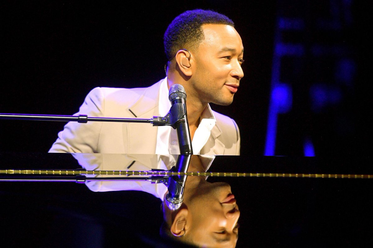 John Legend at Bluesfest review: Sure-fire charm wins over dreamy-eyed couples dlvr.it/RH657N