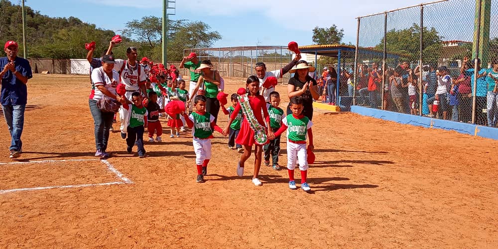 mari_velasquez's tweet photo. Inauguración Criollitos de Venezuela #Carapacho #MunicipioDíaz #NuevaEsparta @pinfantea @DanteRivasQ @dcabellor @NicolasMaduro https://t.co/2WyTUReTJr