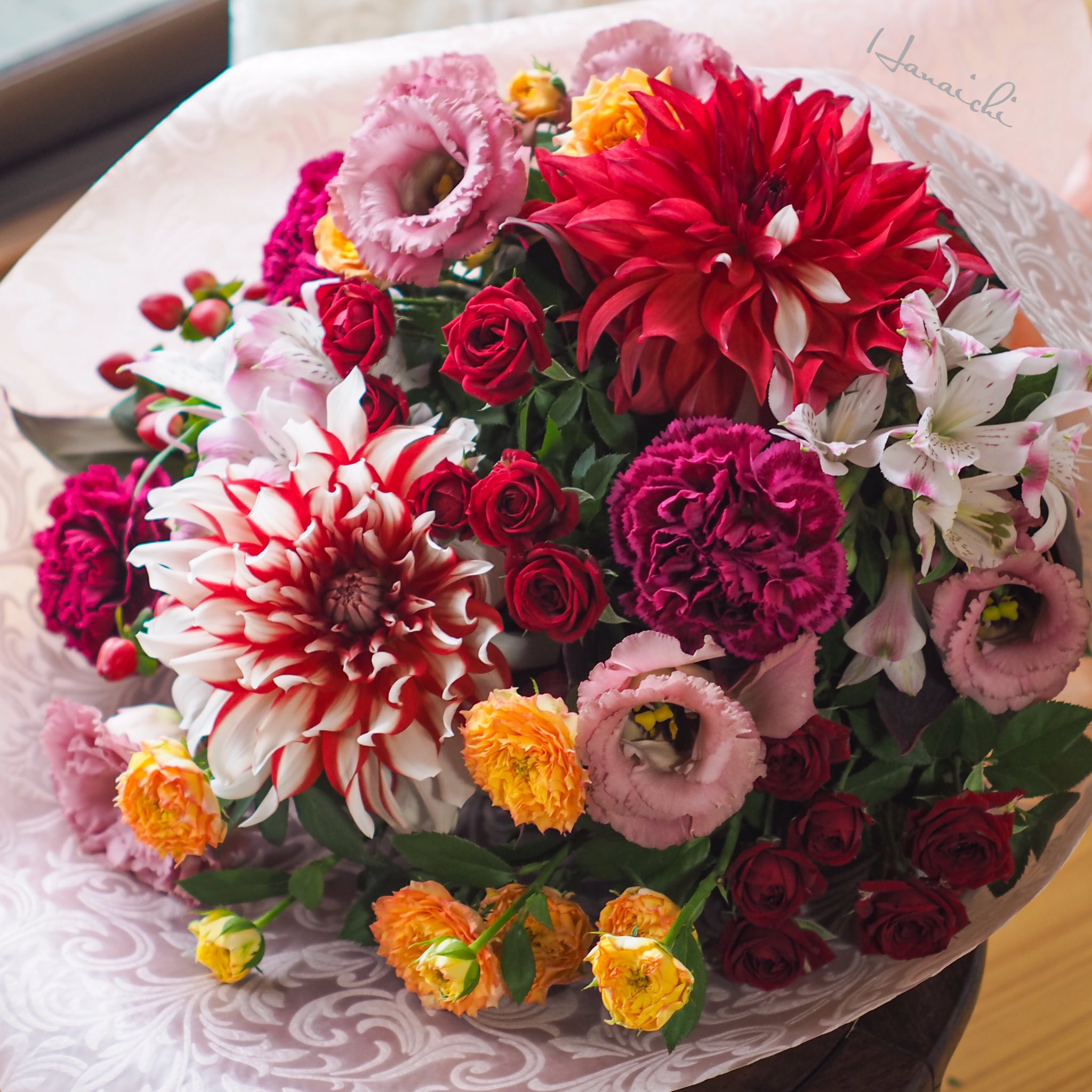 تويتر Florist Hanaichi على تويتر 秋晴れの空の下 ダリアがメインの派手系なブーケを 花市 Flowergift Flowerarrangement Flower Bouquet Flowerdesign 花のある暮らし 花ギフト 季節の花 フラワーギフト 大津市 花屋 大津市花屋 花束 ブーケ