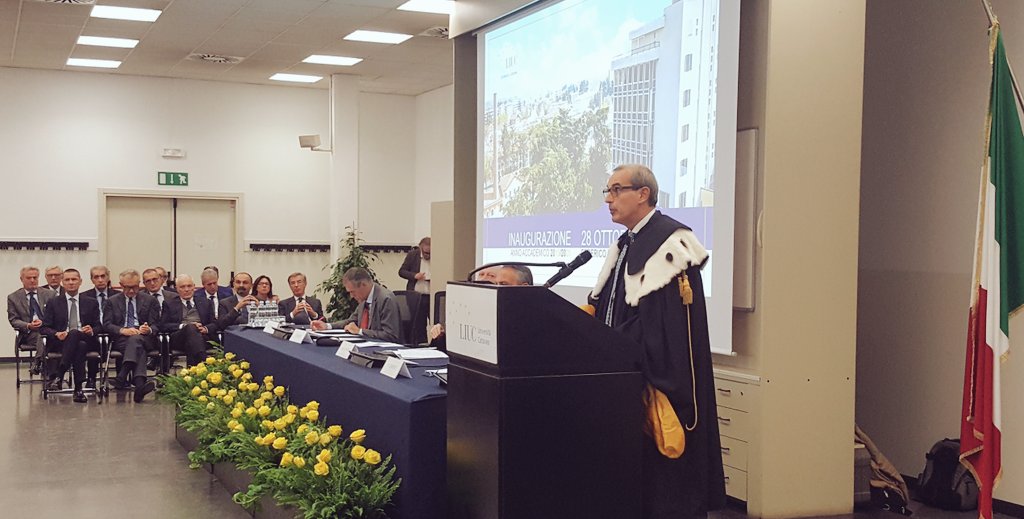 Il Rettore <a href="/UniLIUC/">LIUC The Business University</a> Visconti si felicita con il nuovo Presidente <a href="/LiucAlumni/">Liuc Alumni</a>, l'Associazione dei #laureatiLIUC, Alberto Strani. #InaugurazioneLIUC