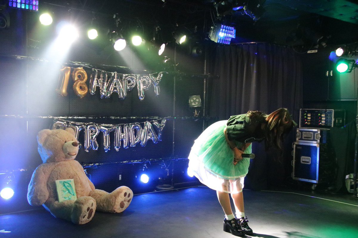 聖誕祭ありがとうございました。
今までで1番力をいれ準備して沢山の方ご協力してもらった聖誕祭でした。
聖誕祭が終わってやっと18歳になった感じがしてます。忙しいのに萌音のために時間を使って準備をしてくれた方、久しぶりに遊びに来てくれた方、本当にありがとうございました。みんな大好きです