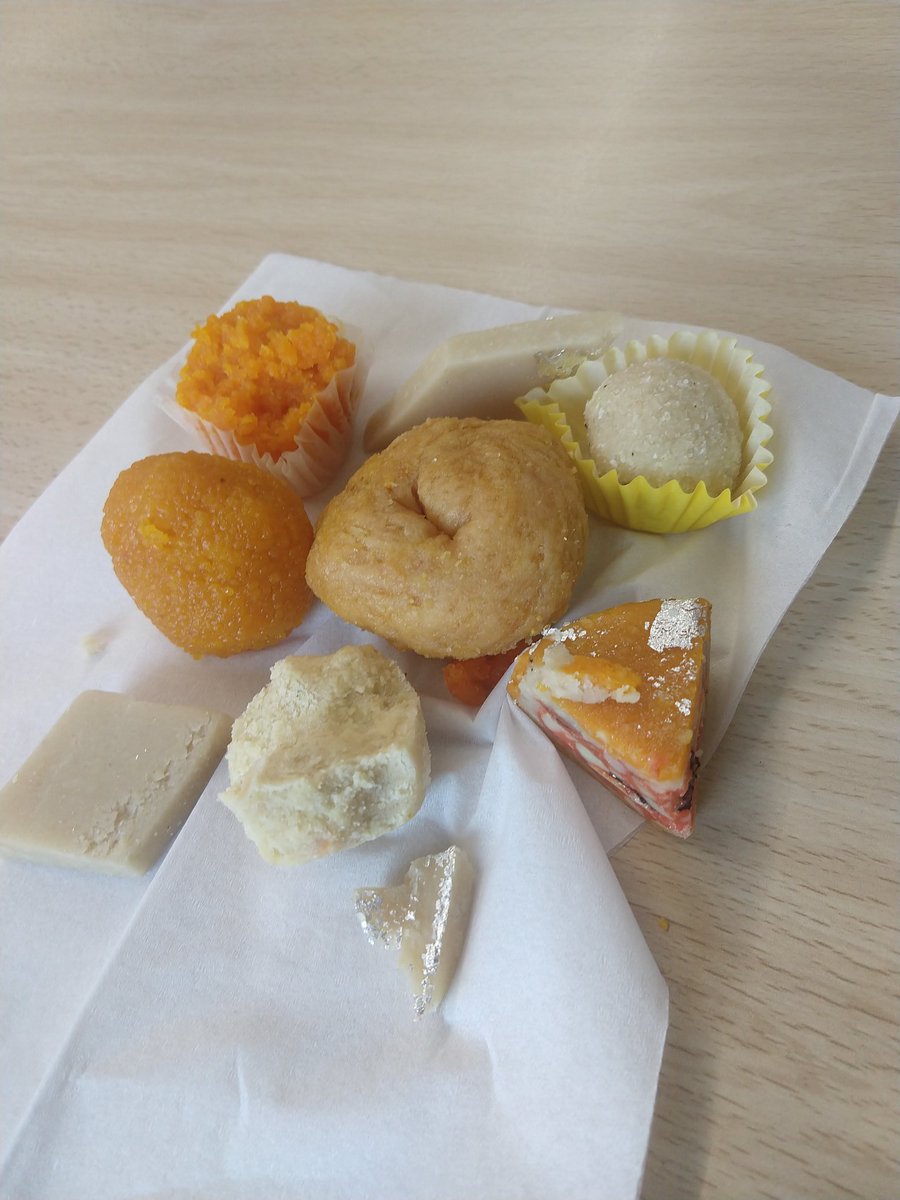 merilxavierraj's tweet photo. GNMS Primary Diwali celebration #GR3C celebrating their happiness with sweets
@gemsnms_alkhail @Fatima_Martin @ShettySampoorna https://t.co/nZseB6jBPG