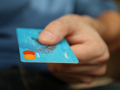Edge20202's tweet photo. From @NCSC UK cyber-centre targets #payment card fraud Britain’s #cyber-defence centre has thwarted more than one million cases of suspected payment card #fraud in the last year..
https://t.co/NyWEHUuOxD

#infosec #news #MondayMotivation https://t.co/sShFCqd3nt