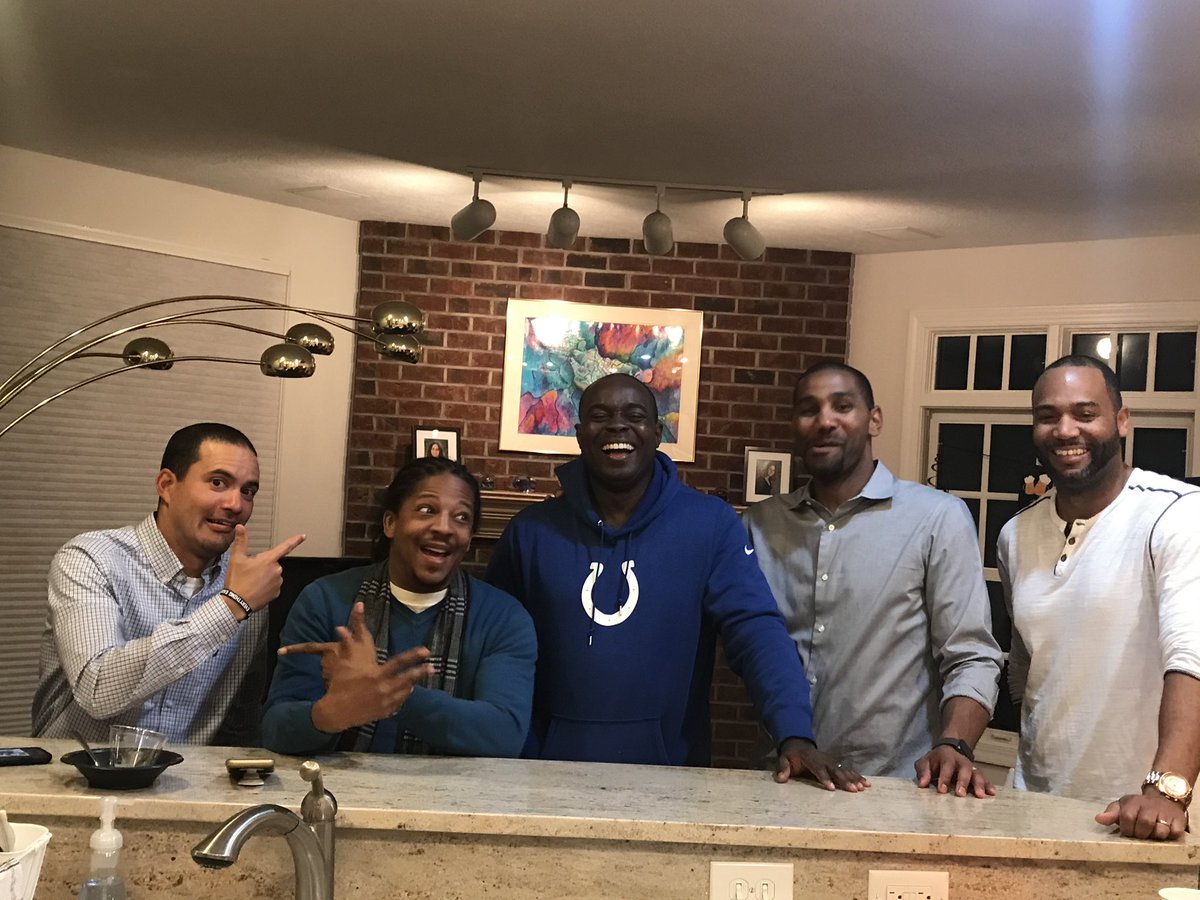 LaVall_Jordan's tweet image. These guys... 🤦🏾‍♂️. Great to catch up! Happy 40th J! #1997RossHall #Unit7 #Dawgs4Life