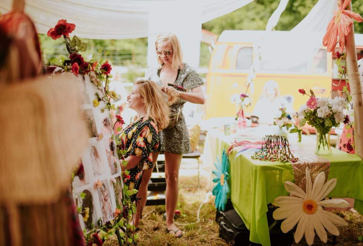 SmokedandUncut's tweet photo. In-between garden grooving and festi-feasting you can pop by @SHOPCreativeuk at #SmokedandUncut and explore our undercover creative village! Grab your party pals and book your tickets for Smoked &amp; Uncut 2020: https://t.co/9oMTaNCVYd https://t.co/1v1Nu01hlw