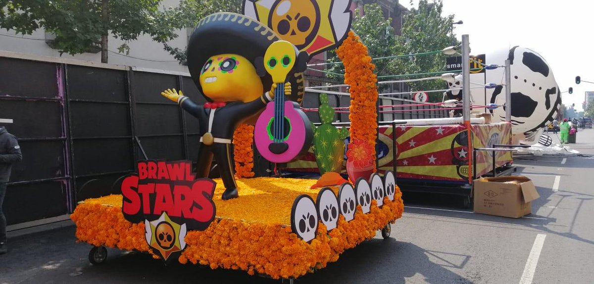 Si te lo perdiste, aquí te mostramos a nuestro amigo Poco en el desfile del Día de los Muertos ❤️ Y si no me crees... pregúntale a <a href="/KmanuS88/">Manu Terrones Godoy</a> que estuvo presente.