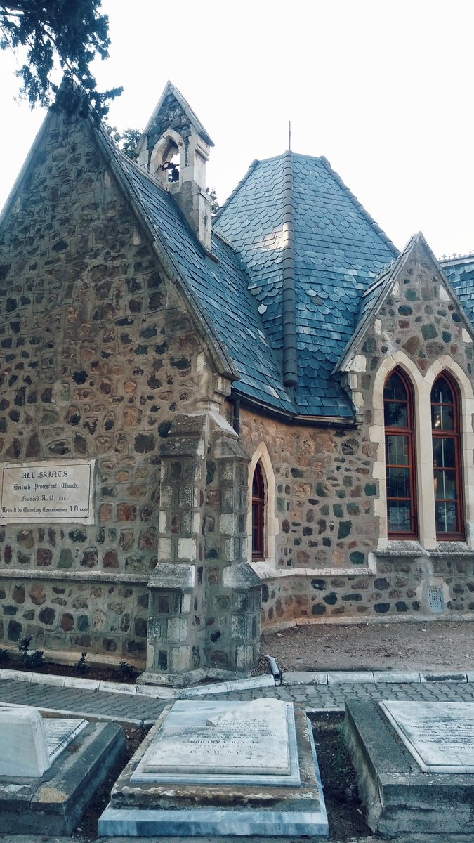 Armoninin geometriyle birleştiği yerde mimari eser ortaya çıkar...Buca Protestan Baptist Kilisesi de bu eserlerden biri. 1838 yılında inşa edilen ve 1961 yılında Buca Belediyesine devredilen kilise bugün İzmir'in en dikkat çeken yapılarındandır. #pazartesi hariç diğer günler açık