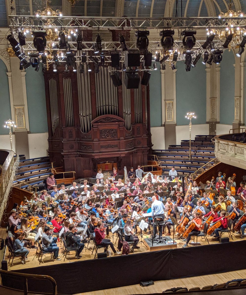 We're in &amp; it's cosy but we're rehearsing for tonight's concert. Rimsky-Korsakov's "Capriccio Espagnol" on the stands to start - a rousing start to the day! 7pm concert TONIGHT at <a href="/readingtownhall/">Reading Town Hall</a>. @BMaestros @PeteBHarrison #BYSO #GuideToTheOrchestra