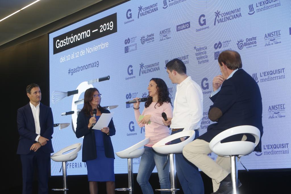 📢 PRESENTACIÓN

La <a href="/fehvhosteleria/">Hostelería Valencia</a> presenta el concurso de jóvenes pasteleros, y <a href="/Carito_Lou/">Carito Lourenço</a> comenta los contenidos del espacio #BeSweet de #Gastronoma19, con profesionales de toda España que mostrarán todo el mundo del dulce con cuatro showcooking diarios.