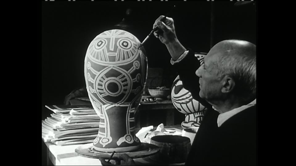 lesdocscinema's tweet photo. "Les Statues d'épouvante" réalisé en 1956 par Robert Hessens. On y voit #Picasso, G. #Braque, F. Léger au Lapin Agile, à La Ruche. Ces formes nouvelles se diffusent, envahissent les écrans, l'#Art, la #mode, le #cinéma. L'Homme se cache derrière la #peinture.
@lesdocscinema https://t.co/dRbn1Y2J6j