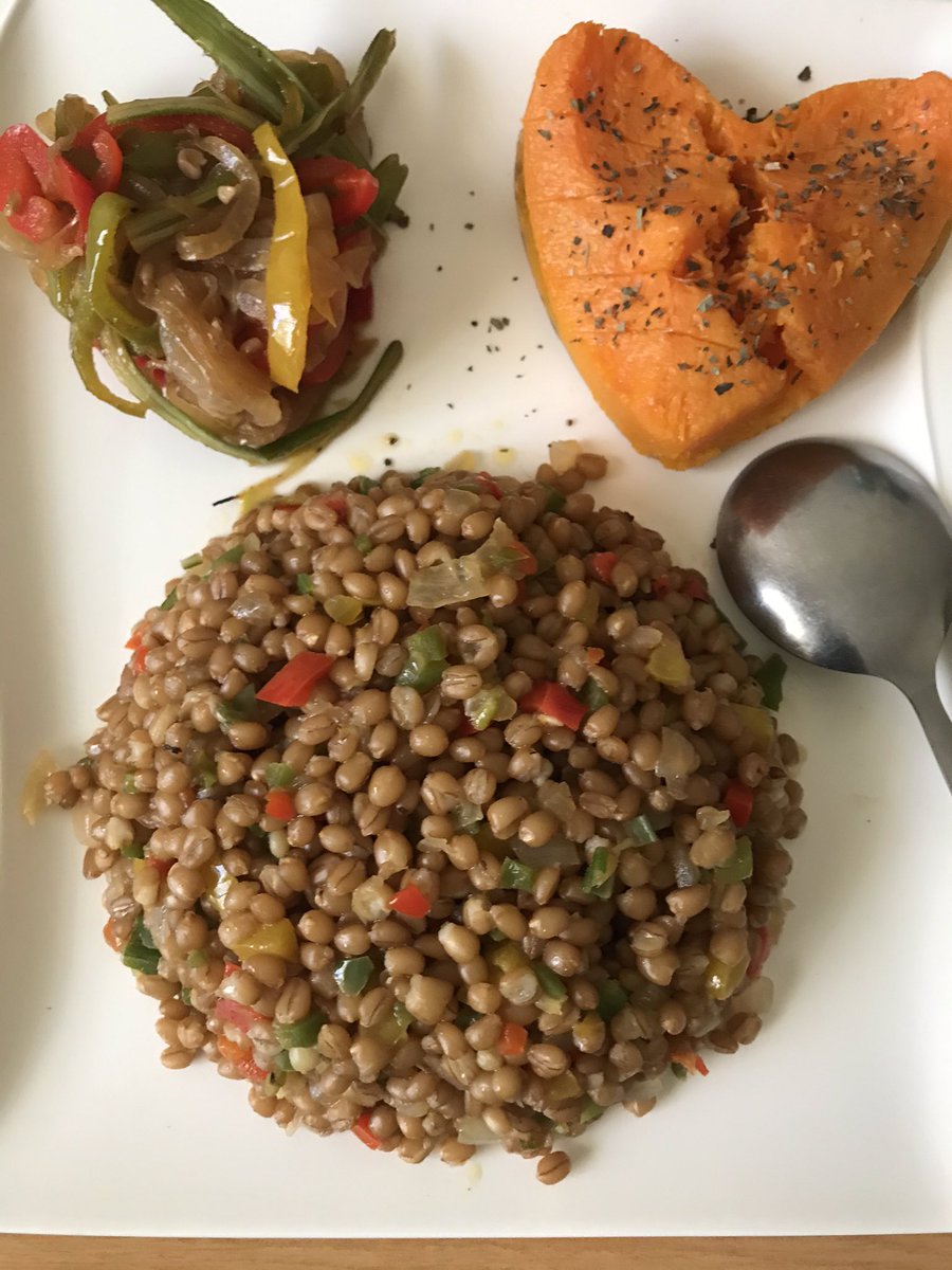 OlebogengDitse1's tweet photo. “Eating well is the highest form of self love”unknown #plantbased #Boagofoods #Veganmeals #Indigenousplants #RealHealthCare https://t.co/4XumuVYexL