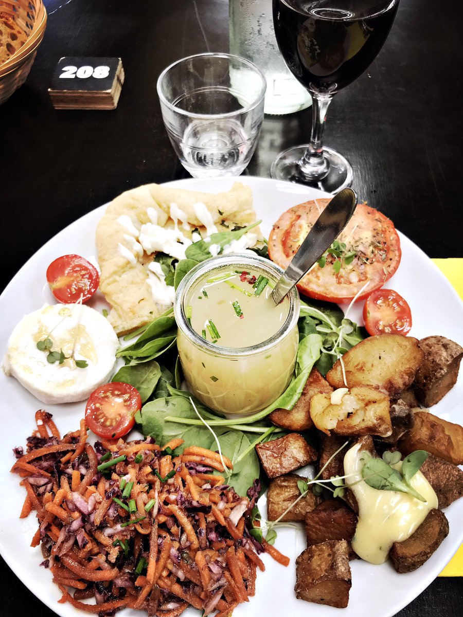 Lee__Corn's tweet photo. Un #Coteau du @DomaineHenry et le plat végétarien de @tropismeMtp, le tout en musique avec #Rodriguez. L’Univers est joueur. https://t.co/DLcFrq3Oqy