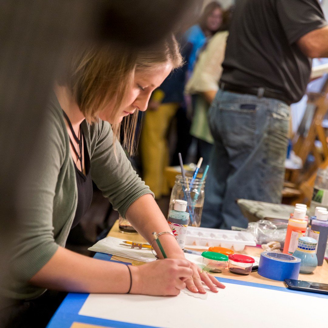 The Third Annual Brews &amp; Brushes LIVE Art Battle is coming up this Sat., Nov 2! Shawn will be behind the camera and Rowena will be in front of an easel! 😁 #eventphotography #mouseislandcreatives #wickedgoodlife #mainephotographer #rowenamcpherson #artphotography