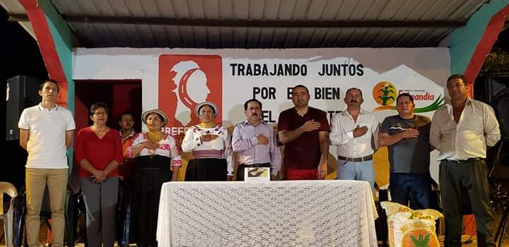 VinicioColomaR's tweet photo. Visitamos la comunidad de #LaLeonera en #Echeandía, para hacer la entrega de una Cancha Deportiva. La participación de los habitantes del sector, fue clave para la construcción de este espacio recreativo. GadCantonal y GadProvincial apoyando el deporte. #LasObrasContinúan https://t.co/z3UETC0Tdc