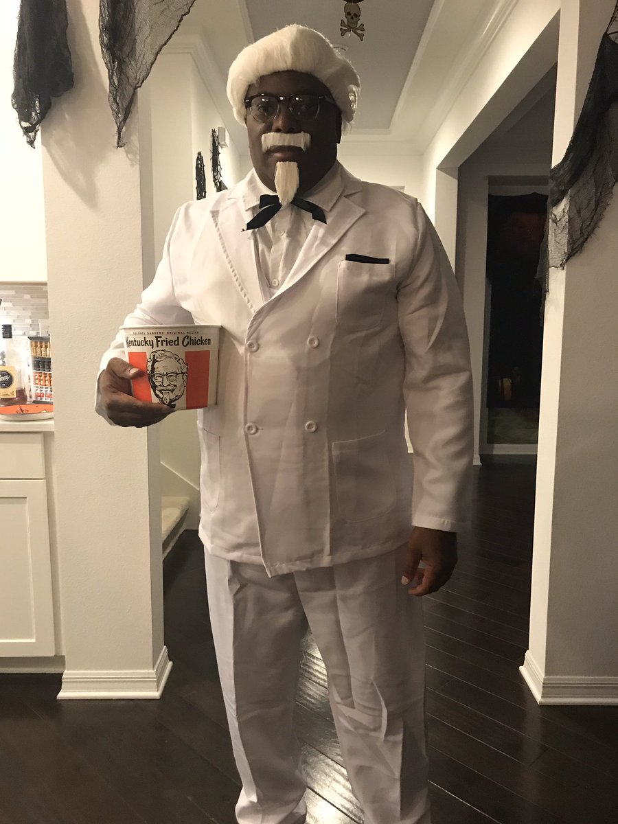 jjinorlando's tweet photo. I did this on Saturday. Internet, you’re welcome! @kfc #availableforcasting #nextcolonel https://t.co/WzEnu9dL1d