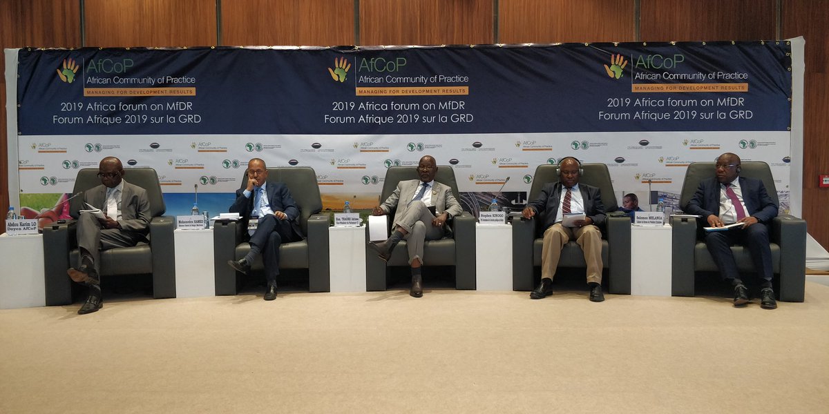 doing_dev's tweet photo. Suite à la conférence de presse :
Mr Paschal MIHIYO chercheur & consultant partage sa communication sur la GRD en Afrique & les plans de développement nationaux avec un panel composé d'expert de différentes organisations africaines
#AfcopGAR2019 #kebetu #afcop https://t.co/Vqmt8TkqgO