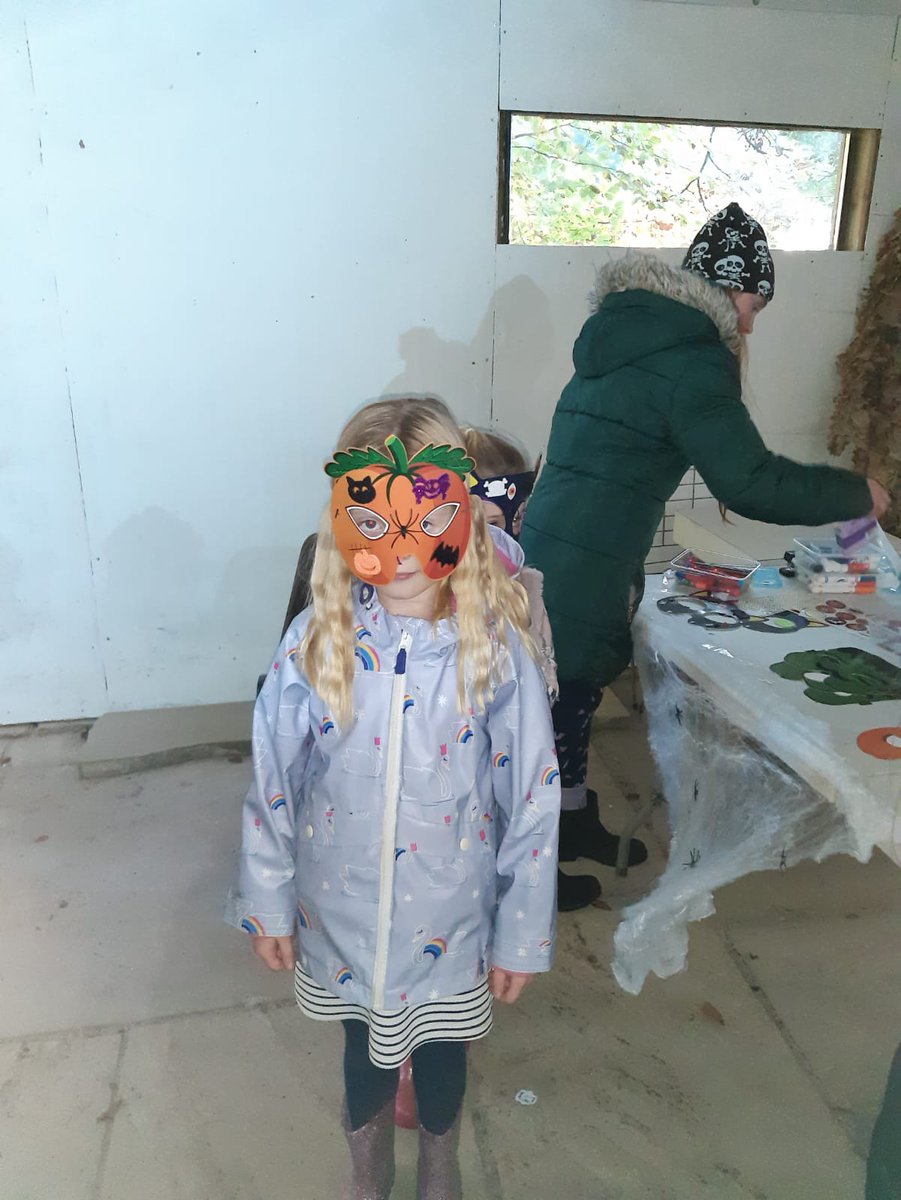 What a fantastic day we had <a href="/StonefaceCreate/">Andrew Vickers Art (stoneface)</a> Jack-o-Lantern event yesterday. The #Halloween19 carnival masks went down a treat with the kids...lots of parents seemed to enjoy it too! So thanks to all who came along proving #Carnival is fun all year round! 🎃 #SheffieldisSuper