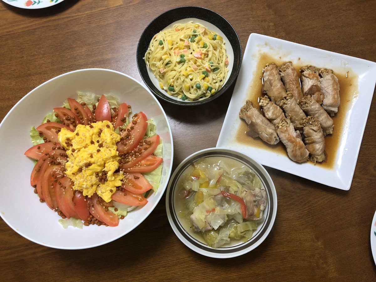 ひつじ えのきの豚肉巻き 鳥もも肉のキャベツスープ ミックスベジタブルのパスタサラダ トマトと玉子のレタスサラダ 豚肉で巻くと大抵の物が美味しい キャベツ大量消費したいぞ ひつじ飯 ひつじ えのきの豚肉巻き 鳥もも肉のキャベツスープ ミックスベジタブルのパスタサラダ トマトと玉子のレタスサラダ 豚肉で巻くと大抵の物が美味しい キャベツ大量消費したいぞ ひつじ飯