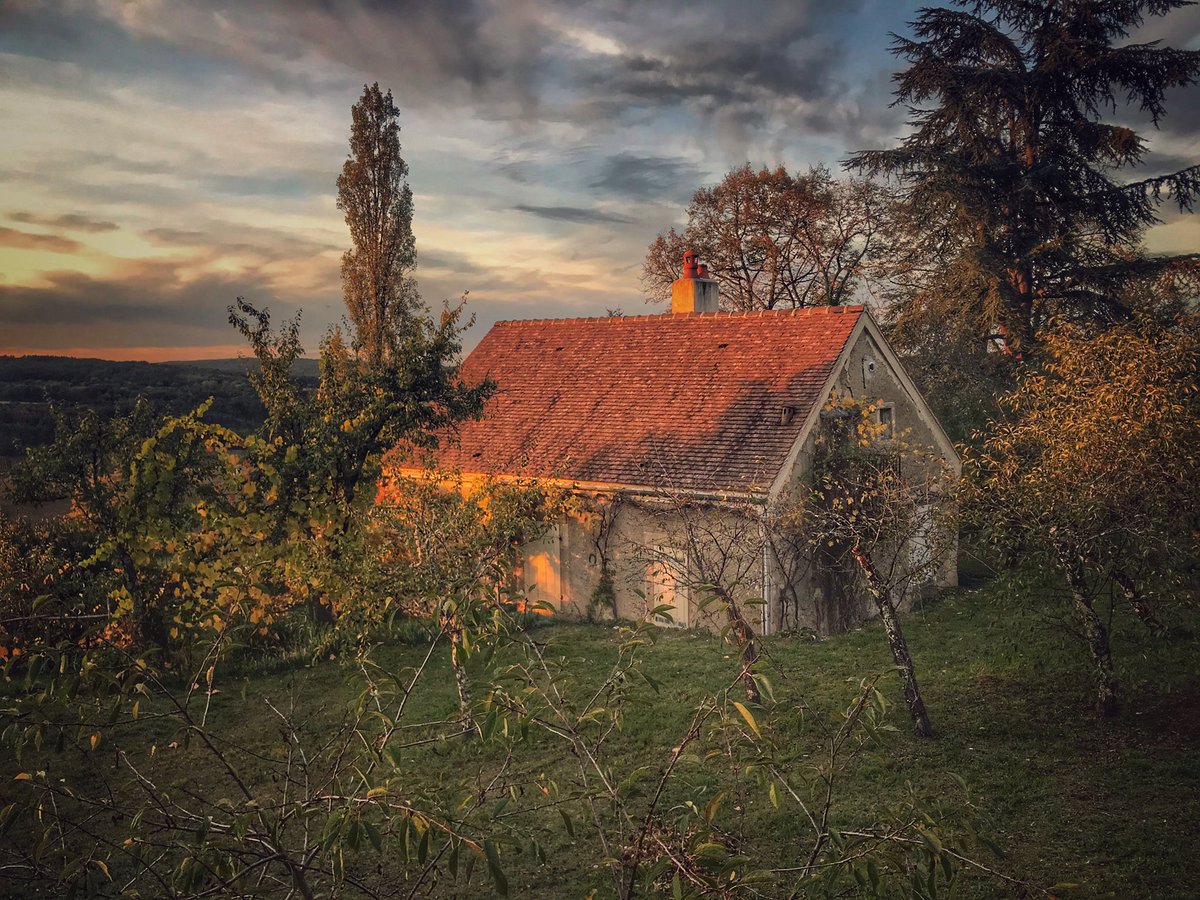 Mppmpm Un Jour Une Citation Une Photo Le Soleil Se Couche Sur Toutes Les Demeures Avec La Meme Tendresse Citation Photo Vezelay Jcp Soleilcouchant T Co Ebkmuusoue