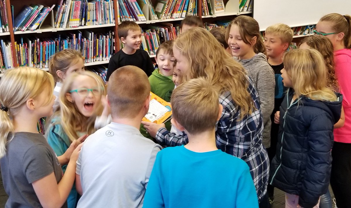 MrsMarkerYGS's tweet photo. The @y115bookninjas struck again! Will the poor fox ever find his lost sock? Will poor @Mrs_McHugh find hers?? It's a @115ygs mystery! https://t.co/PaUpgZr6g2