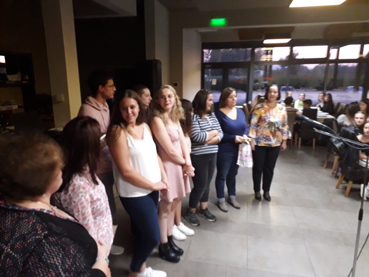 EYzeure's tweet photo. Un peu de cérémonie aussi...
Lituaniens et Roumains ont placé la barre très haut lors de ces deux mobilités @EUErasmusPlus 
Un vrai challenge nous attend en mai 2020.
@DSDEN_03 @acclermont @VilleYzeure @Allierdpt https://t.co/E47rOI6qby