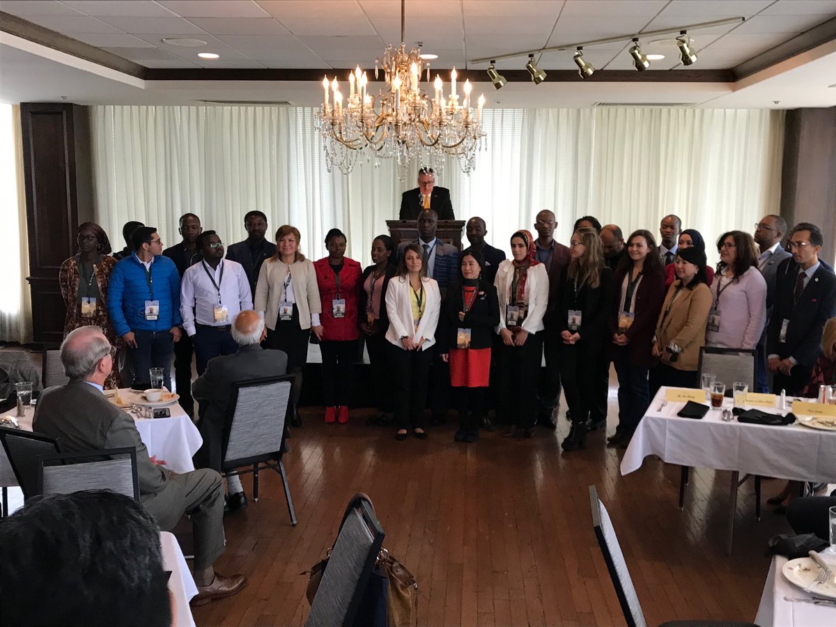 jmellenberger's tweet photo. The future of Ag is in good hands! #2019BorlaugFellows #endhunger ⁦@USDA⁩ @LandOLakesV37⁩ https://t.co/cBbTlOFo63