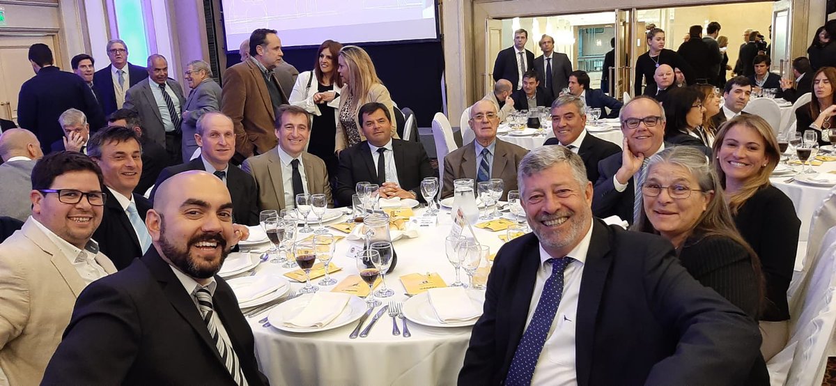 SobreroAndres's tweet photo. El equipo de #LaListadeLuis👍 #Lista12404 con @PlanchonRicardo y @GardiolNapo, nuestros colonienses candidatos a la diputación, acompañando a a @LuisLacallePou en su disertación en los tradicionales almuerzos de @ADMUruguay 
✌ #LoquenosUne
#EsAhora  🇺🇾 #UruguayCambiaContigo https://t.co/YHcQfyLKDs