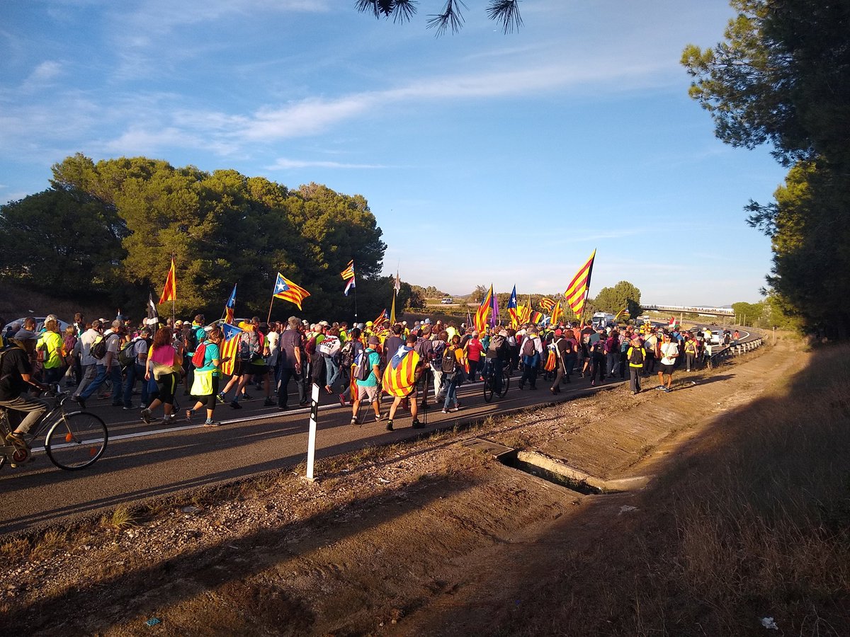 👣 #MarxesXLlibertat

Les 5 columnes segueixen sense aturador per les principals vies del país!

📍 #ColumnaGirona: N-2
📍 #ColumnaBerga: C-16
📍 #ColumnaVic: C-17
📍 #ColumnaTàrrega: A2
📍 #ColumnaTarragona: AP7

#RevoltaPopular
#CDRenXarxa