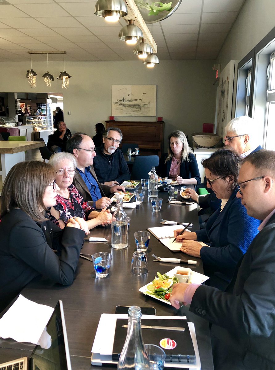 En marge de nos discussions sur l’électrification et les changements climatiques, nous avons procédé à l’inauguration officielle de nouvelles bornes électriques d’Hydro-Québec dans le stationnement de la mairie! On poursuit les discussions ce midi avec le Conseil municipal.