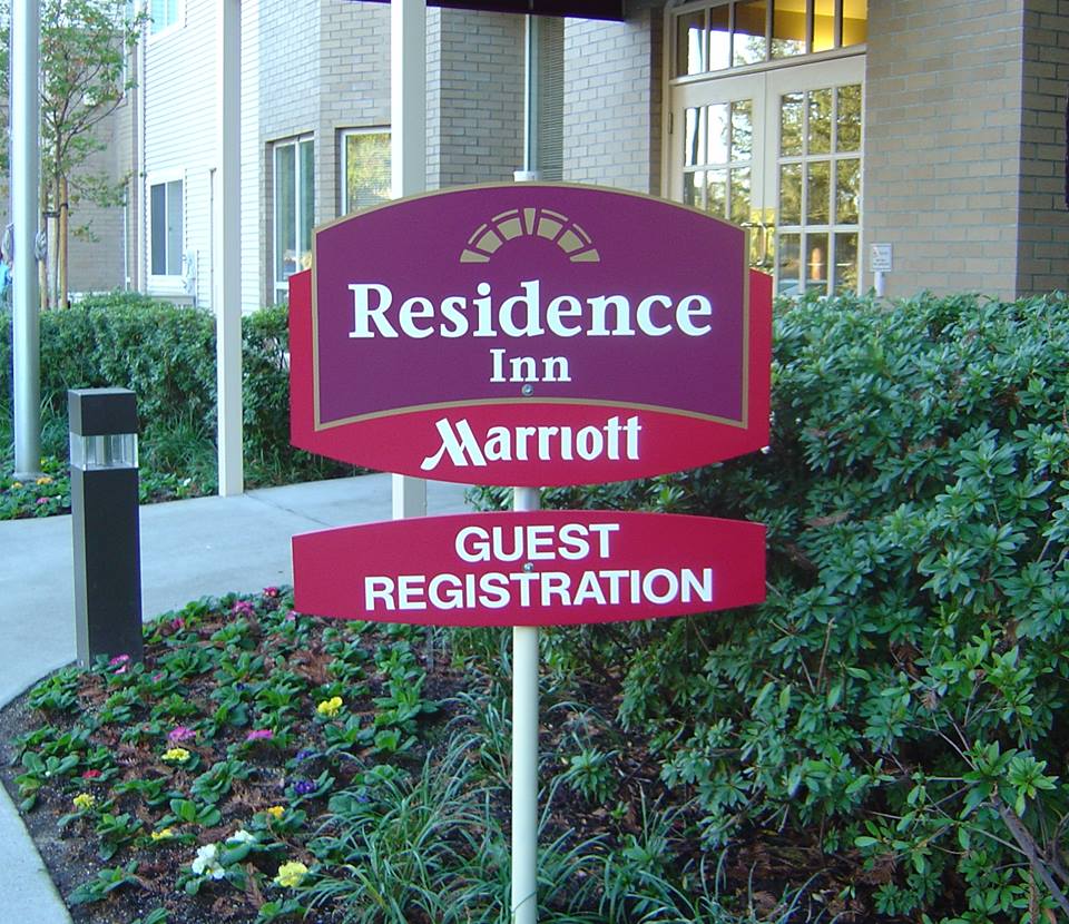 _SignsThatSell_'s tweet photo. Need help with custom signage? Come see what Signs That Sell can do for you! https://t.co/TrtKYlb3PD #CustomWindowSigns #CustomRealEstateSigns #Custom3DSigns https://t.co/DzWXPgVizl