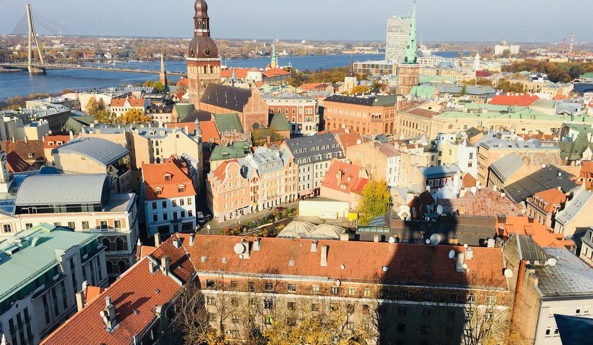 MarttiTimo's tweet image. #Riika Pyhän Pietarin kirkon tornista. Vanha kaupunki on mukavassa kuosissa. #RigaOldtown