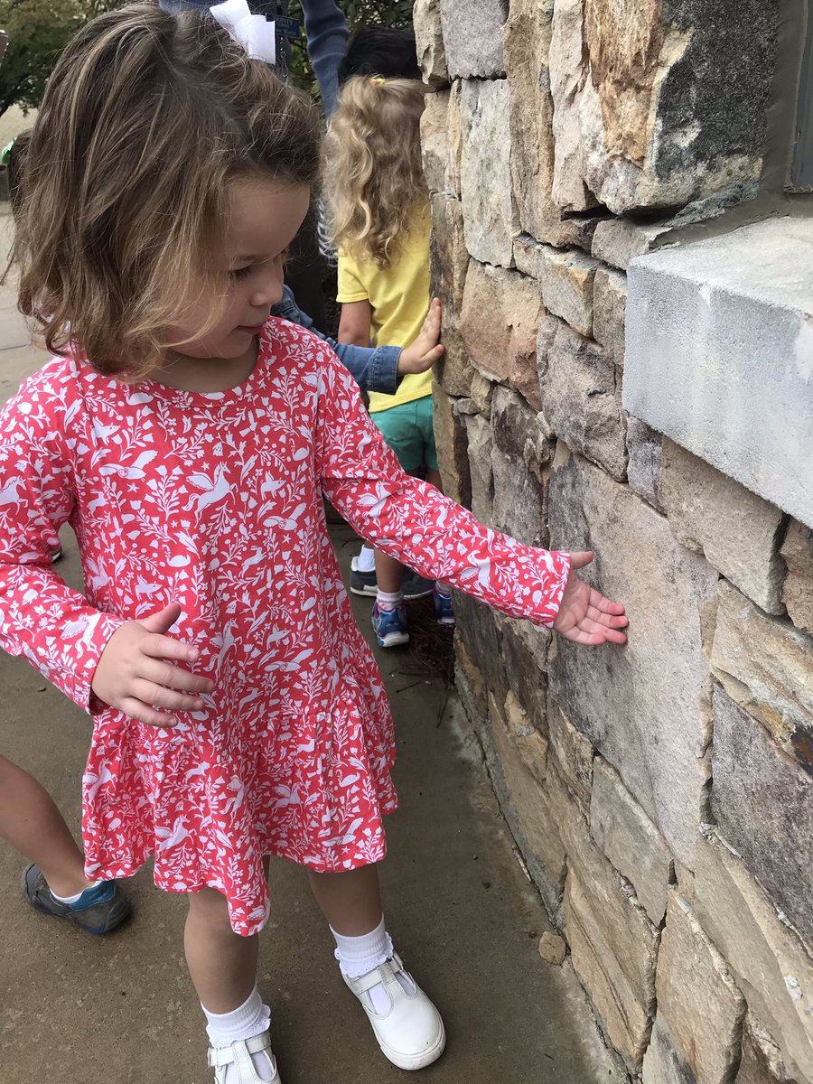 MakeSomeArt's tweet image. Early Learners using their sense of touch to explore many textures. Pointy, rough, smooth, soft. What do you feel? @ELButterflies #TrinityLearns