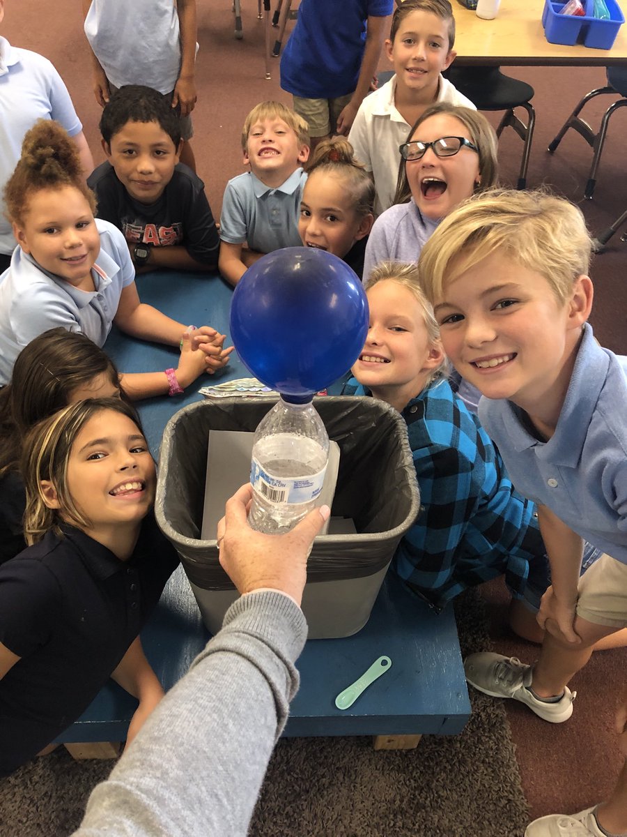 RachelSecord's tweet image. Having fun in science today!
#matter #solidliquidgas #chemicalreactions #sceskids #VCSscientists ⁦@VCSscience⁩