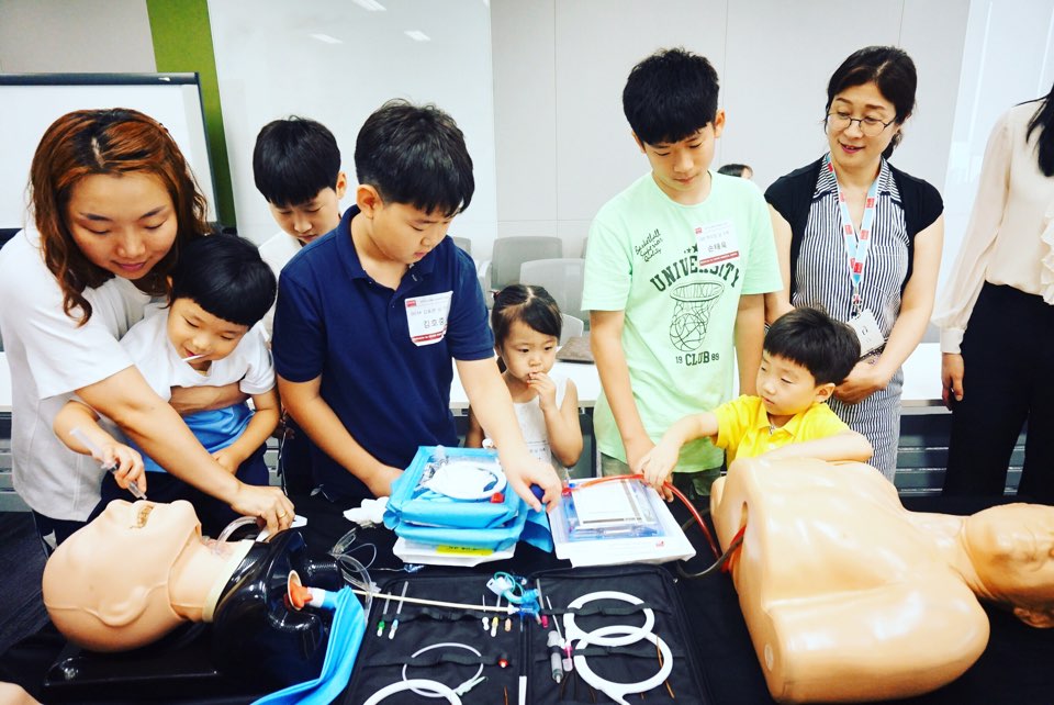 CookMedical's tweet image. Cook Korea held their first Family Day event last month. The long summer break from school was the perfect time to invite employees’ children to learn about company and to share how proud we are of what we do. #GlobalCook