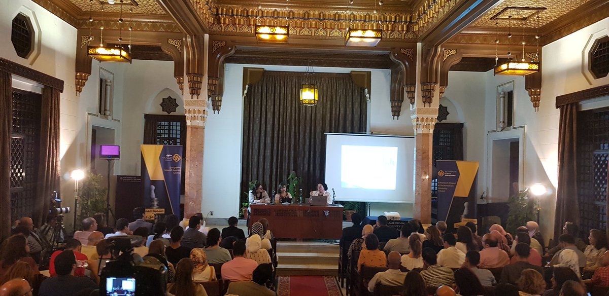 محاضرة ارقام الفقر الجديدة في مصر في القاعة الشرقية بالجامعة الأمريكية بالقاهرة. تنظيم مشروع حلول للسياسات البديلة. <a href="/aps_auc/">Alternative Policy Solutions</a>