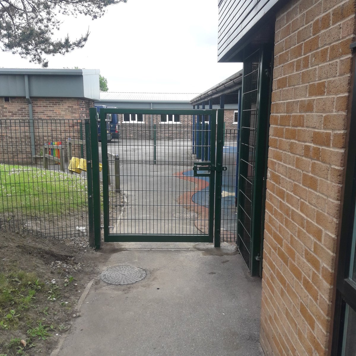 CGSOVBFD's tweet photo. Pedestrian gate we installed at a nursery #meshgate #fencing https://t.co/CsuixDOPIC