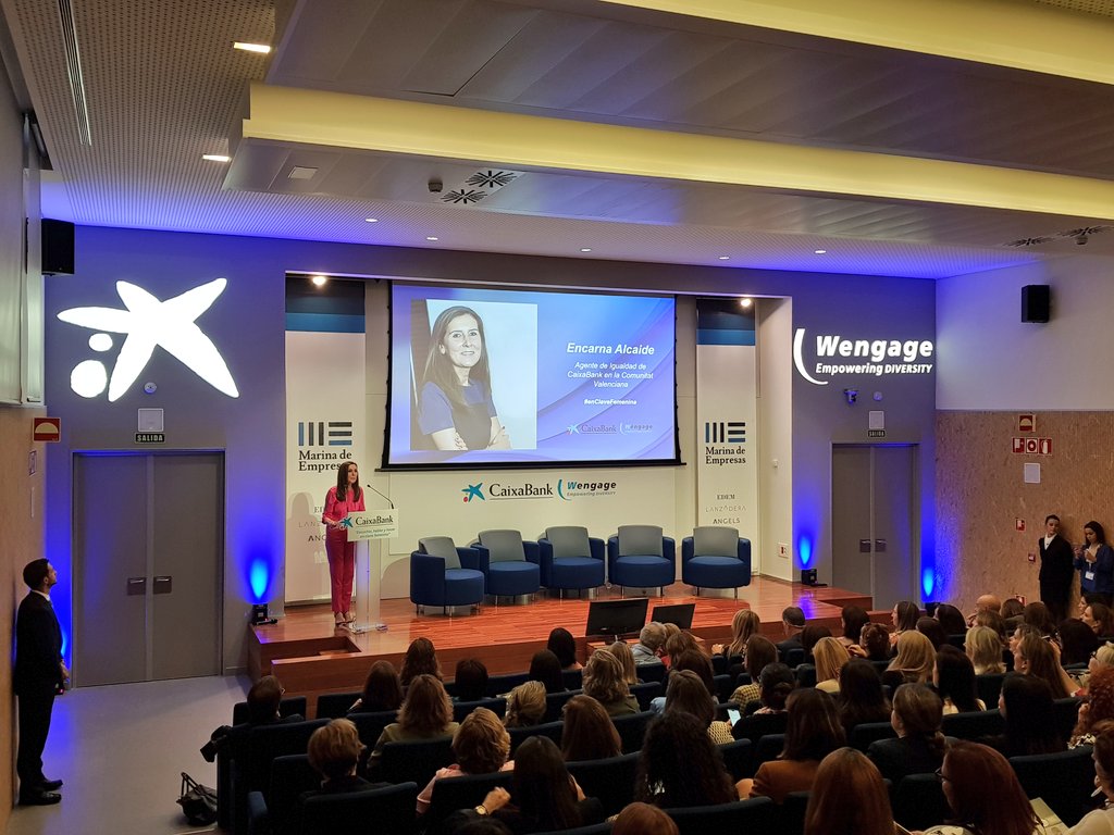 EDEMempresarios's tweet photo. 🙋🏻‍♀Hoy "hablamos, escuchamos y hacemos" #EnClaveFemenina en la jornada organizada por @caixabank en #EDEM, con una mesa redonda compuesta por:

🗣 Hortensia Roig #EDEM
🗣 María Bertolín @grupobertolin
🗣 Teresa Gisbert
🗣 @pcamdom
🗣 @Xicucosta #Caixabank

#EscueladeEmpresarios https://t.co/C6cSsaZp4c
