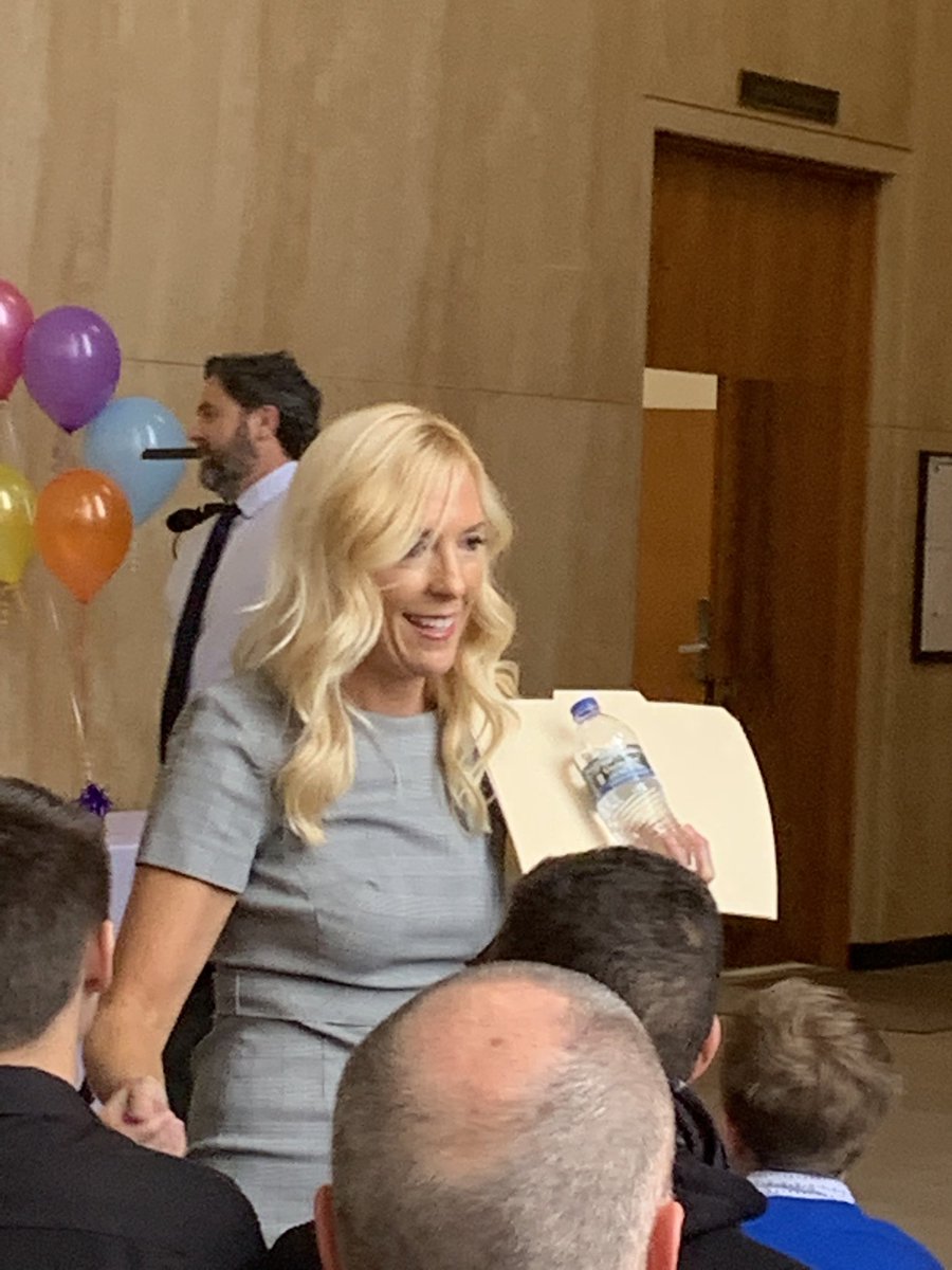 BrendaTufte's tweet photo. These lucky 4th graders are celebrating their teacher, Sara Medalen, who is the 2020 ND Teacher of the Year. So many remarkable and dedicated people in our state are collaborating to elevate the teaching profession and support all of our students. Now that, is with celebrating. https://t.co/hfcKPw8n7d