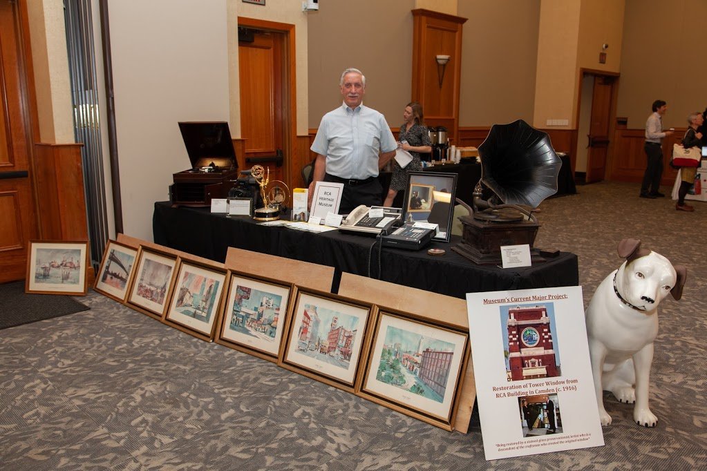 MARCHRUCamden's tweet image. Thank you to all the exhibitors and attendees who made our Cooper Street Showcase such a success!

#publichistory #twitterstorians 

Photograph of RCA Heritage Museum exhibit by Jacob Lechner.