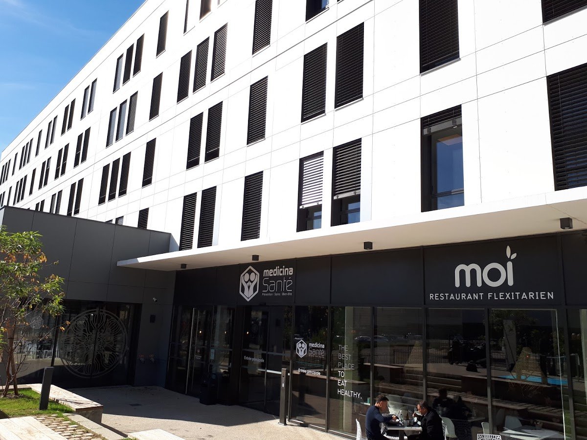 MarcBeaufrere's tweet photo. Inauguration très sympa de 2 projets de la ZAC Bioparc @groupeserl : Bioserra et Médicina. Nous avons raccordé ces 2 programmes au réseau de chaleur @ChauffUrbainCM cet été et sommes très fiers d'avoir pu apporter notre petite pierre à ces édifices #Dalkia https://t.co/xlKhSxw54c