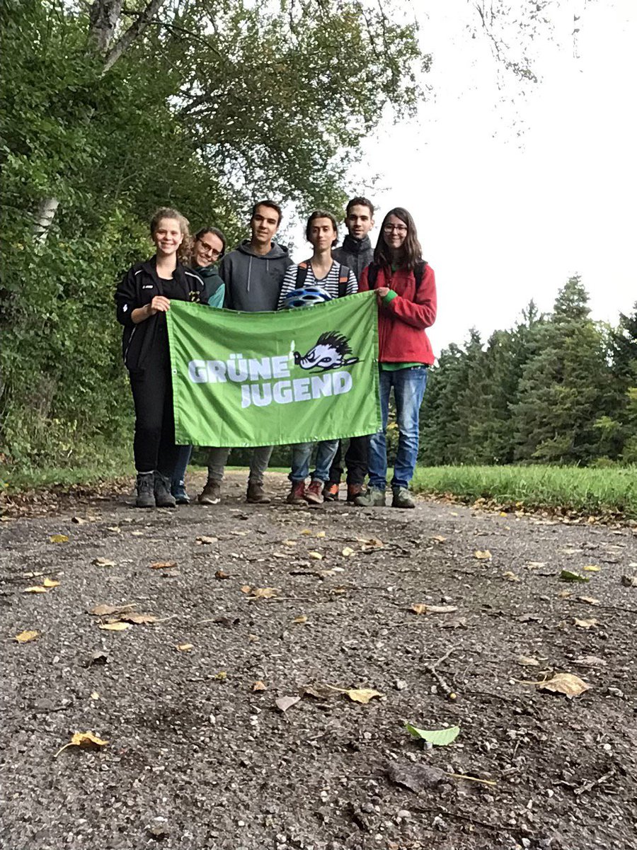 gj_calw's tweet photo. Gemeinsam mit Lea Elsemüller, der Sprecherin der Grünen Jugend Baden-Württemberg waren wir im Monbachtal unterwegs. Themen waren sowohl der Wald und seine Herausforderungen, als auch  Kommunalpolitik in Calw und die zukünftigen Ideen der Grünen Jugend Baden-Württemberg. https://t.co/hKQdLTvOJb