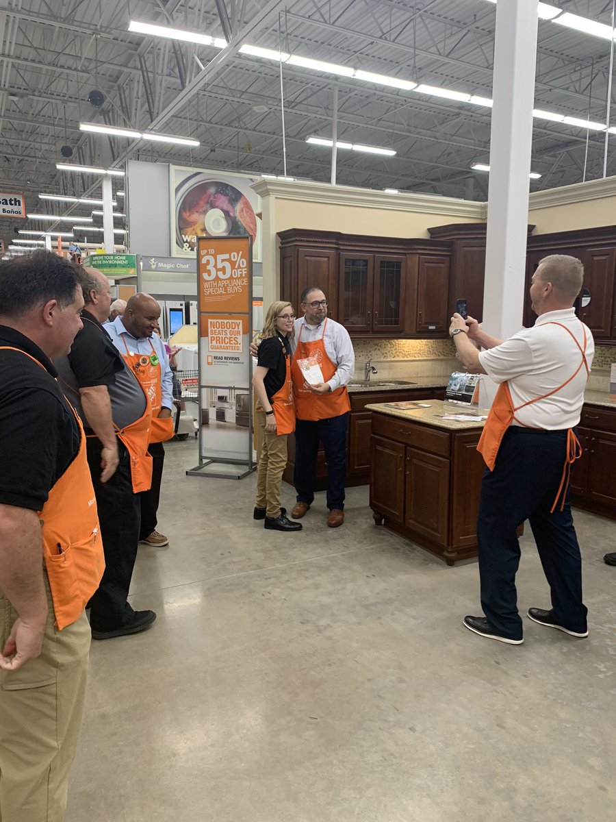 Ashlynn killed it today with the specialty walk 😊<a href="/AlgerChadd/">chadd alger</a>  <a href="/DougBischoffDSM/">Douglas Bischoff</a> @DougLangeHD <a href="/RayBoyett6935/">Ray Boyett</a>  @RGM_MarcialRod  she is definitely on top of her game when it comes to specialty . Keep up the great job !!!!