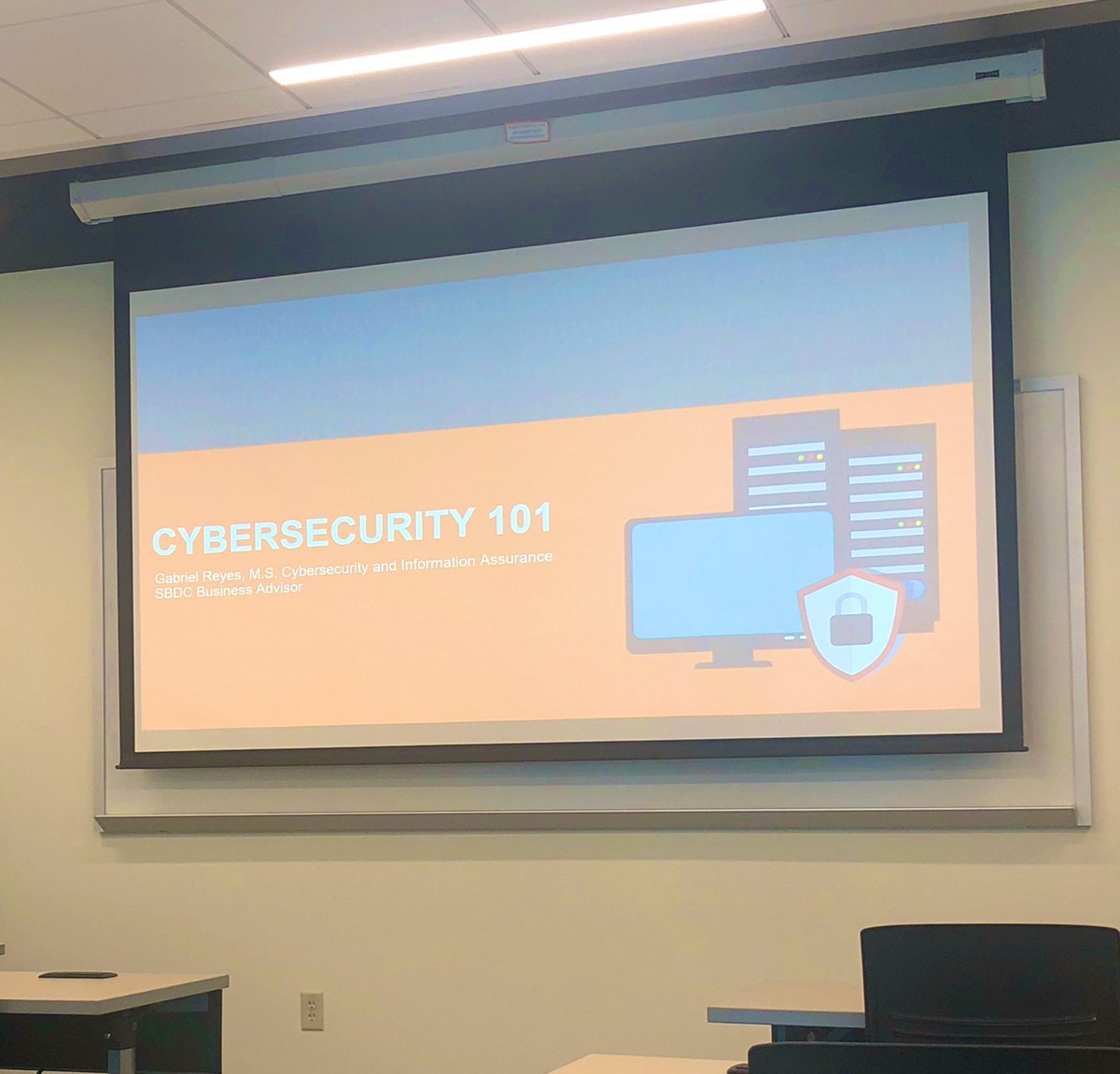MonicaRosas81's tweet photo. Supporting @SDSBDCNetwork and learning about one of the top growing careers in San Diego for our future #SDWorkforce - #cybersecurity #CyberSecMonth #ICT #CareerEducation #SDIVCommunityColleges @swc_news https://t.co/Up4Pp7IPKw