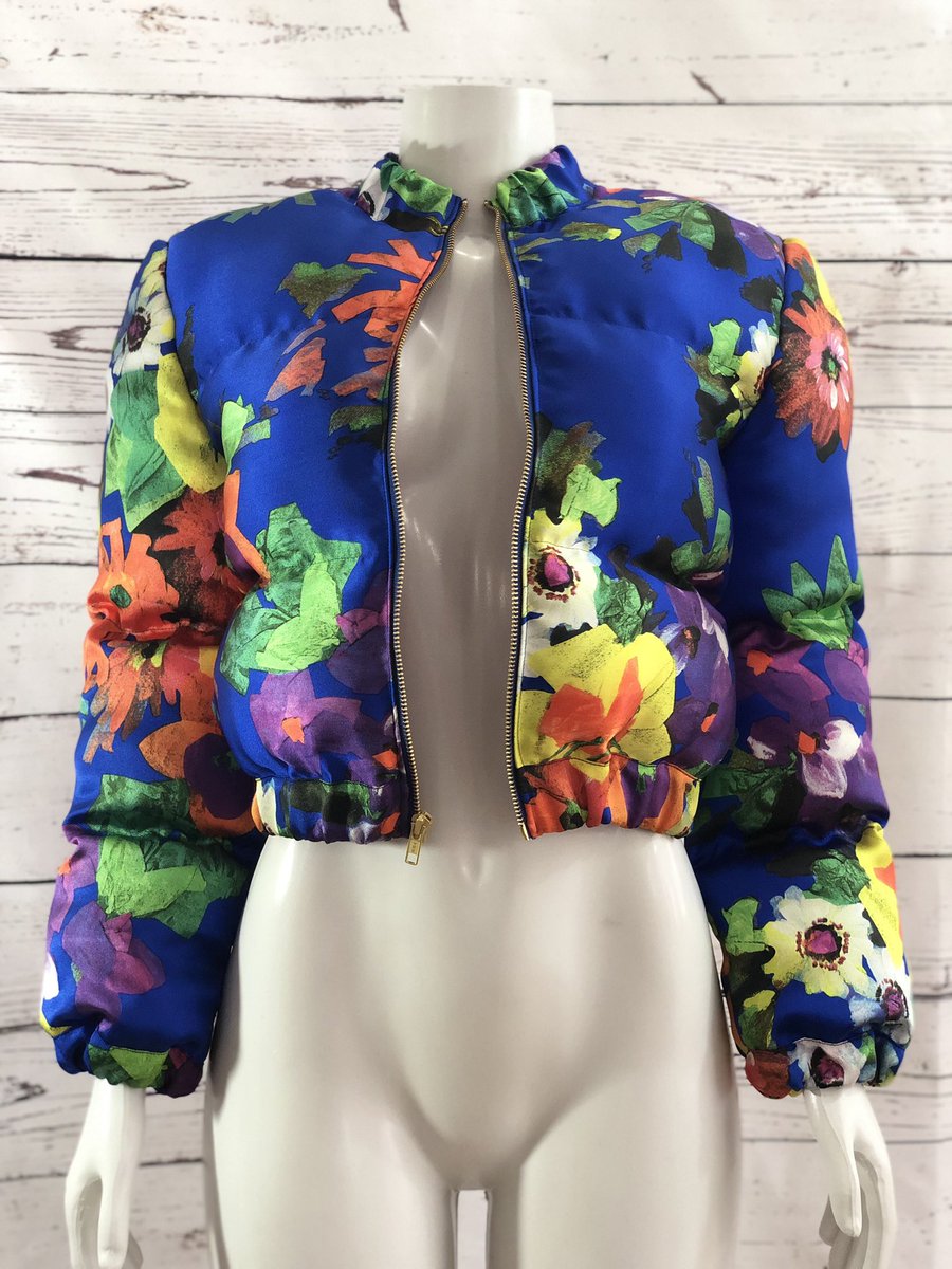 CourtneySamone's tweet photo. 🌸💙 Floral print bubble jacket by yours truly #GetItCustom #CourtneySamone #WhoAreYouWearing 🌸💙 Now available https://t.co/BNTM17eekA https://t.co/O0Xcn9GFPL