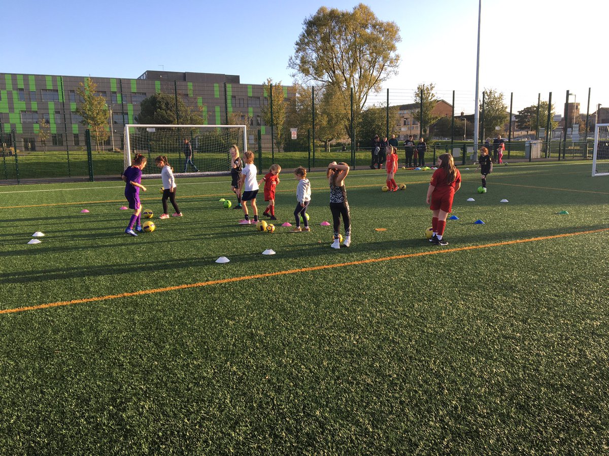 #COMMUNITY | brilliant session this evening for our #ssewildcats girls only football session. 

Great to see so many happy faces! 

See you all next week! 

#thisgirlcanliverpool #girlsonly #football #liverpool #wildcats