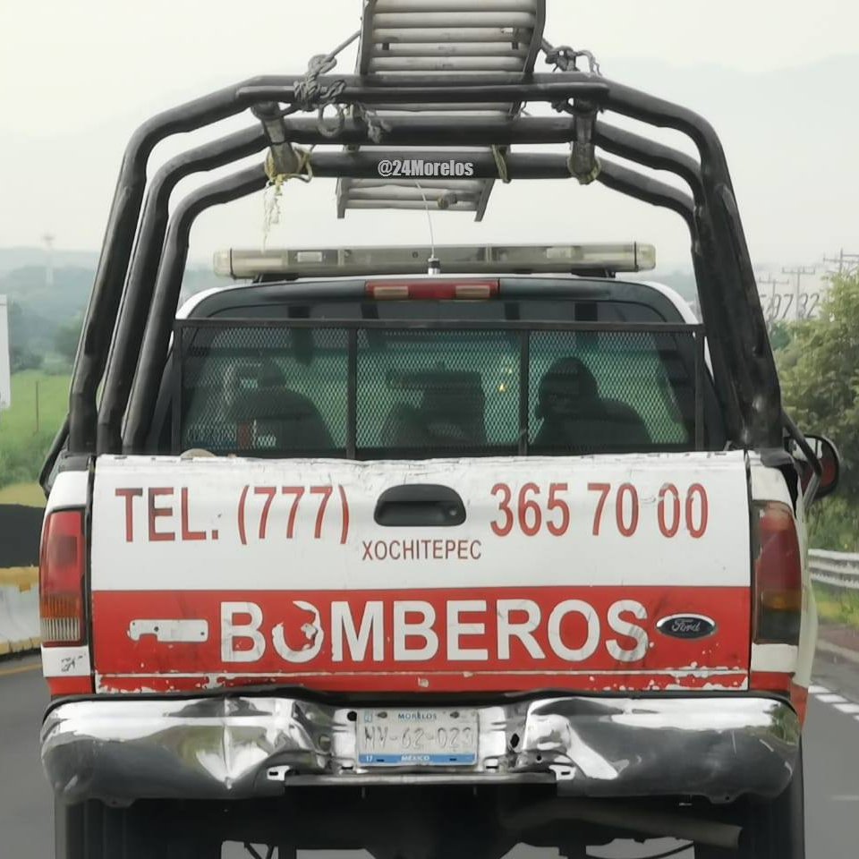 24_morelos's tweet photo. #DenunciaCiudadana
Reportan a esta camioneta de Bomberos perteneciente al municipio de #Xochitpec, circulando en #Morelos con placas del estado de hace dos sexenios atrás.
¿Qué opinas al respecto? https://t.co/zmRTnp4ykP