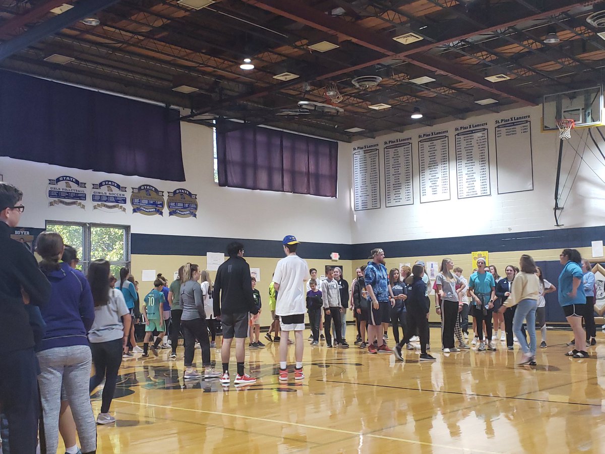 CatholicEdSTL's tweet photo. Enjoyed seeing the SPX Ambassadors helping our area 8th grade students begin to make a strong transition to high school.  Topics included learning styles , mental wellness, physical wellness and tips for high school.  Thanks for the invite @kdecostyspx.  Great job Lancers! https://t.co/aQOKeaBMl3