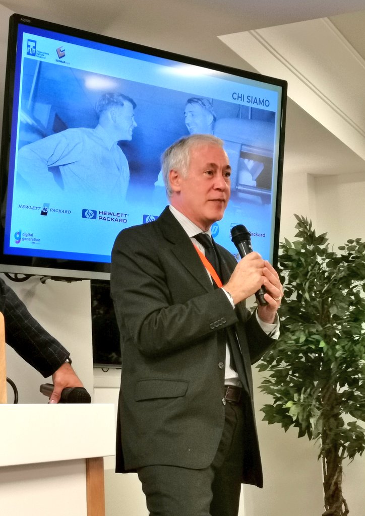 enrico_martines's tweet image. Premiazione finale al #DigitalDay con @HRC_DigitalGen @HRC_Community!
Con #coding e sicurezza in rete con #Safe2Web sosteniamo la cittadinanza #digitale e il futuro dei nostri ragazzi!